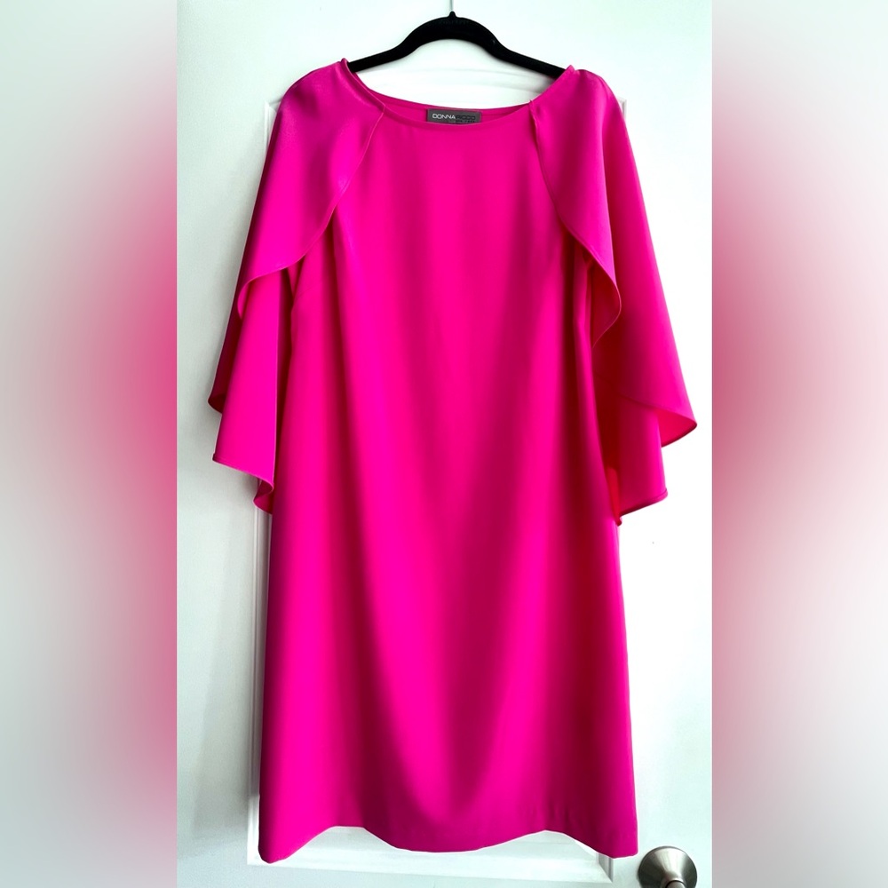 NWOT. Donna Ricco New York cape sleeve dress. Size 8